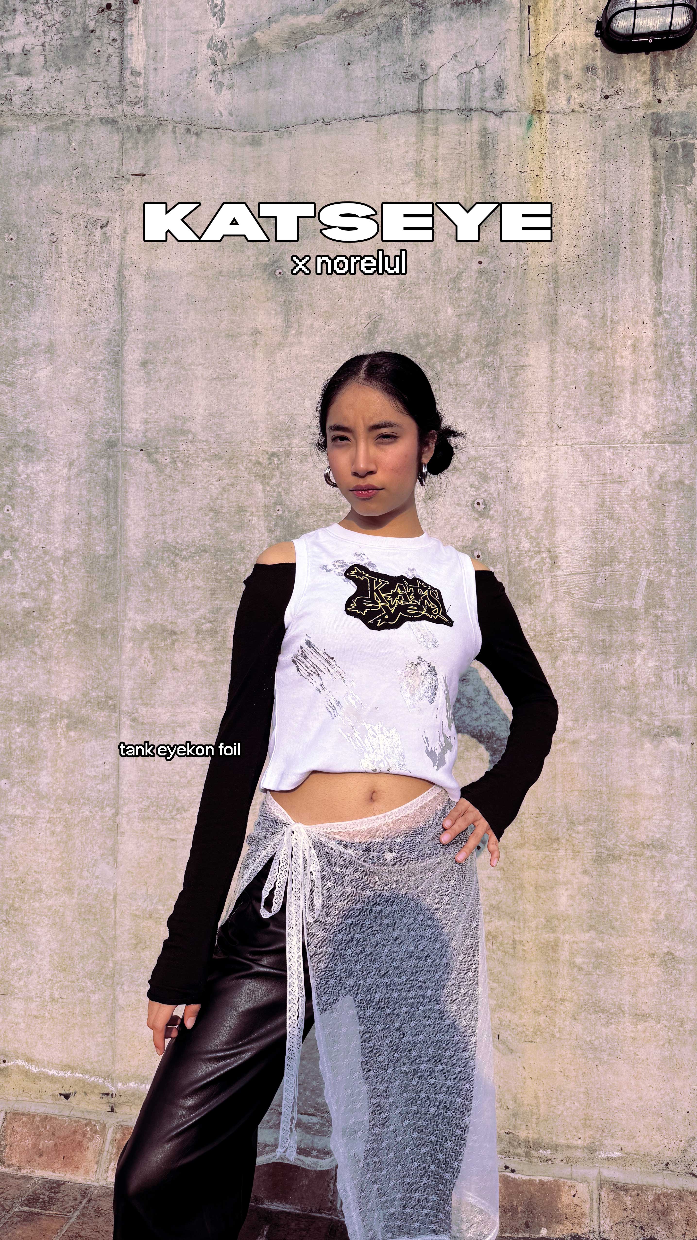 Katseye Playera Asimetrica Eyekon