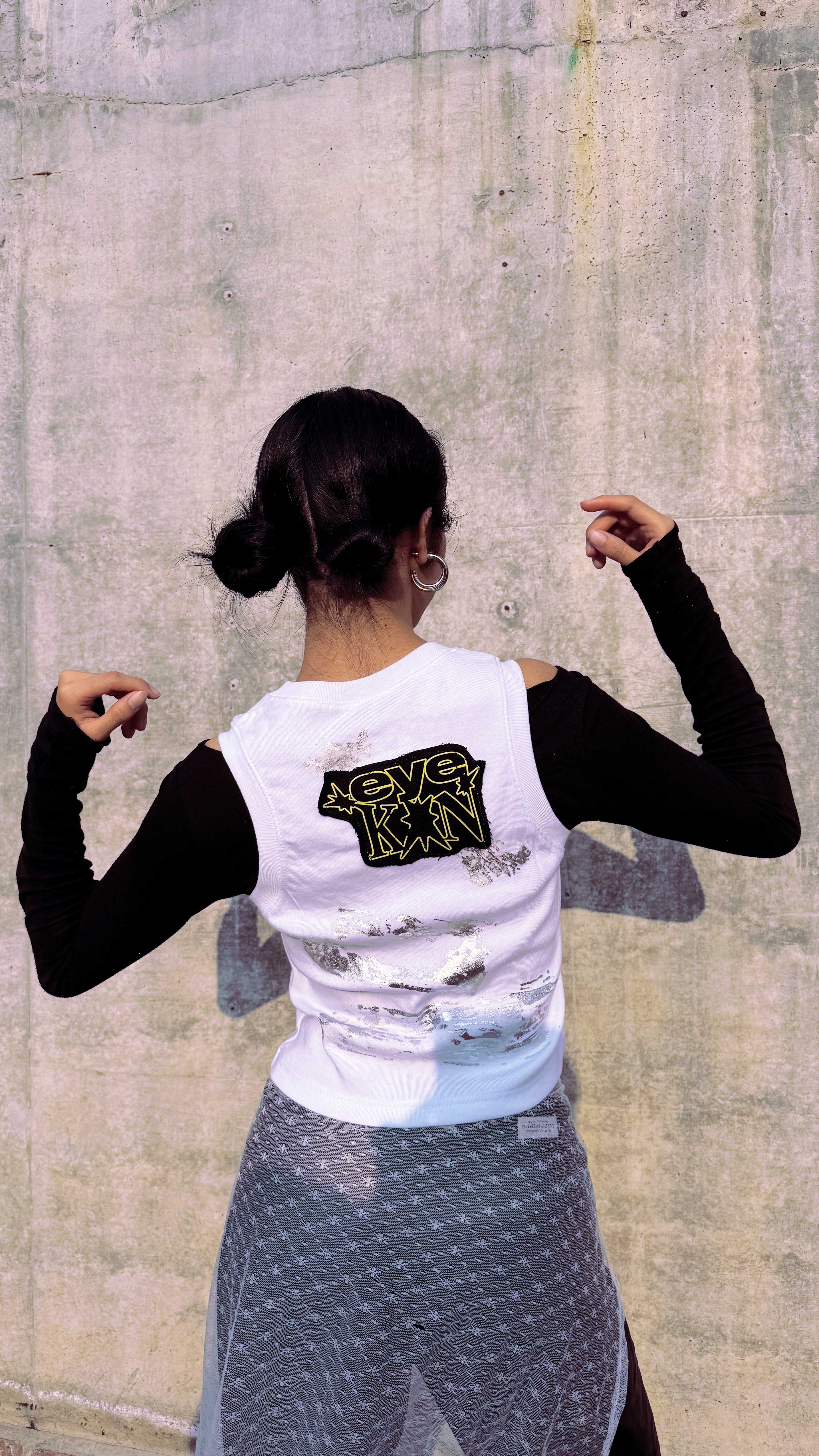 Katseye Playera Asimetrica Eyekon