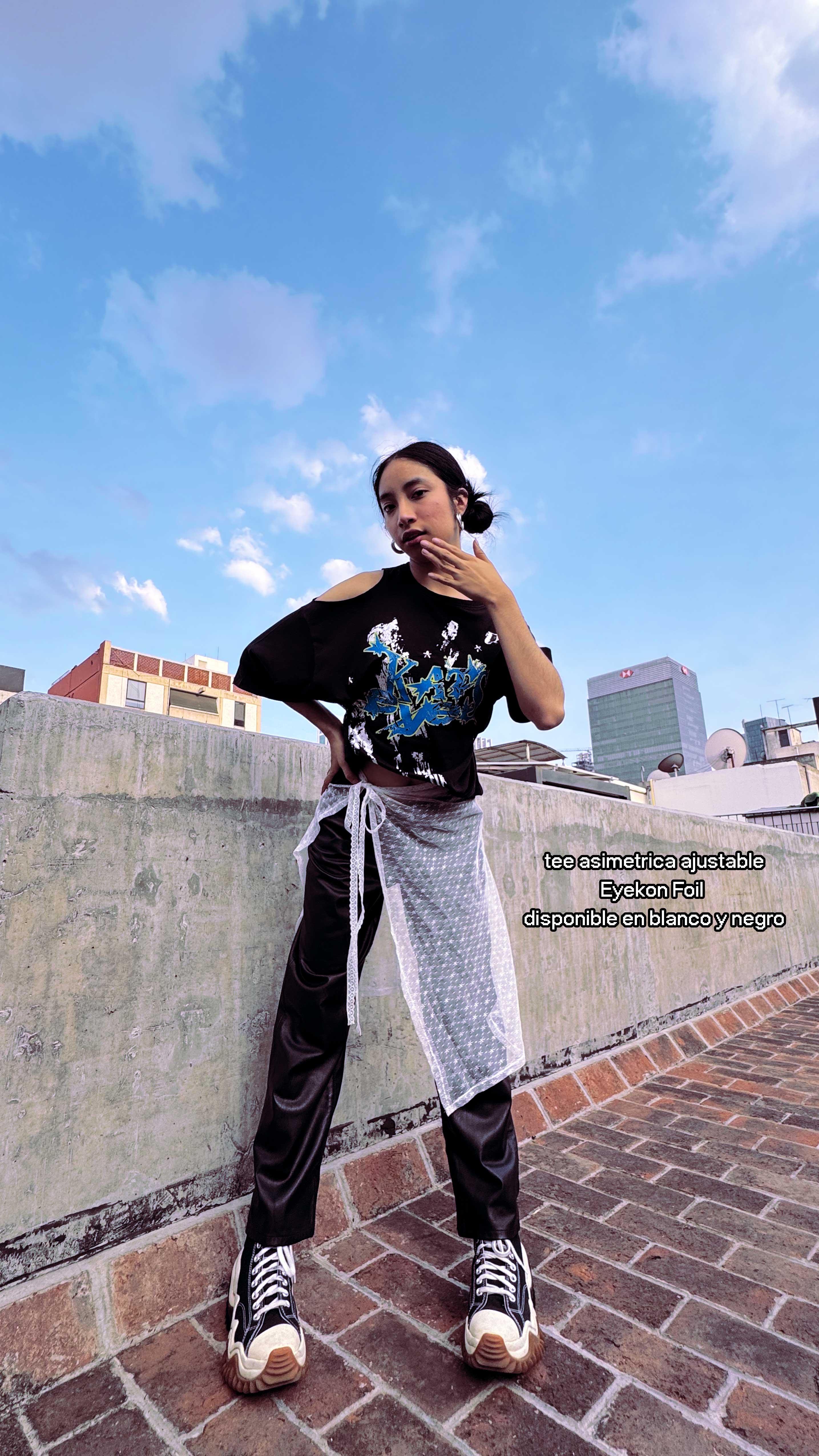 Katseye Playera Asimetrica Eyekon