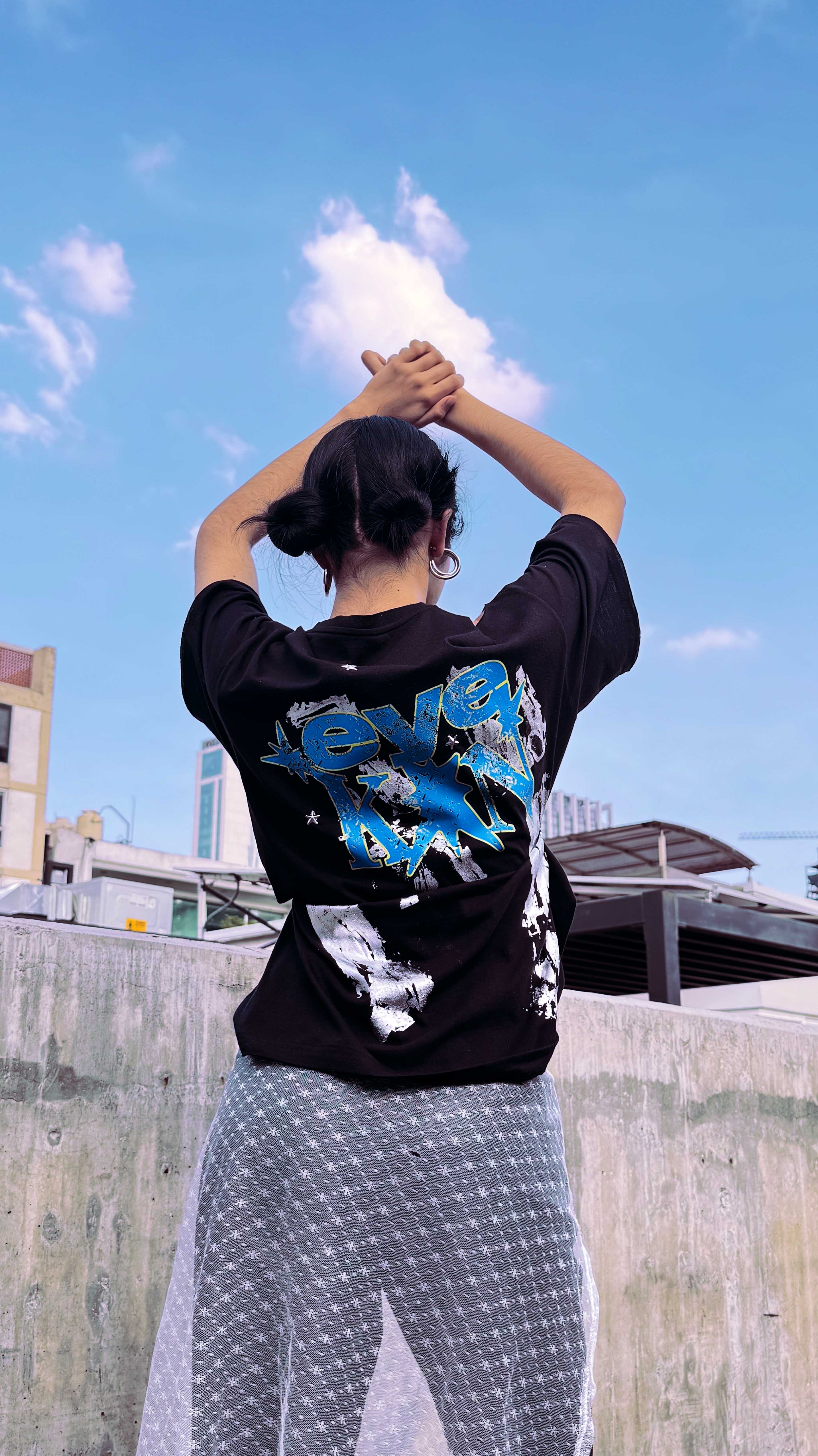 Katseye Playera Asimetrica Eyekon