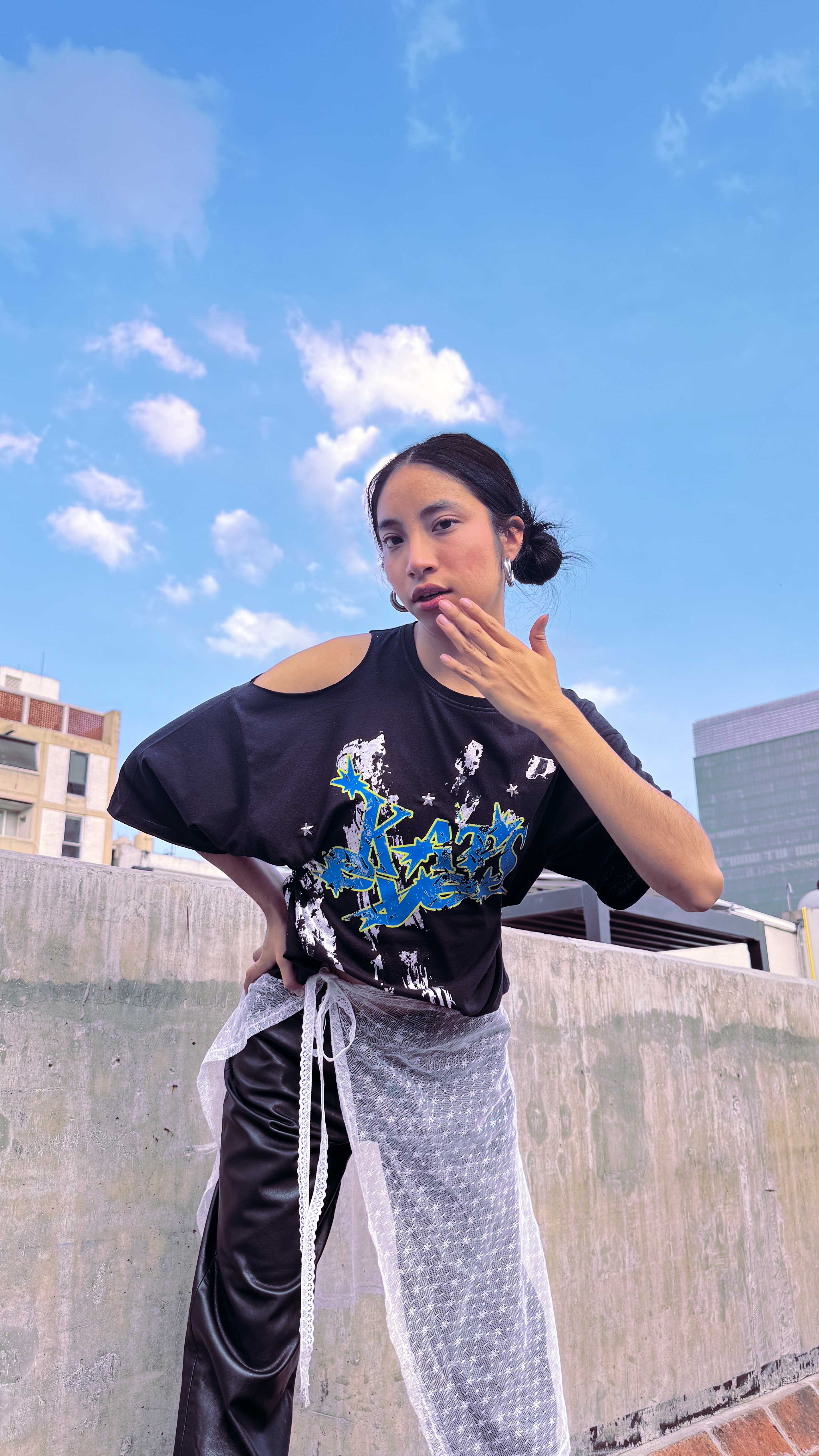 Katseye Playera Asimetrica Eyekon