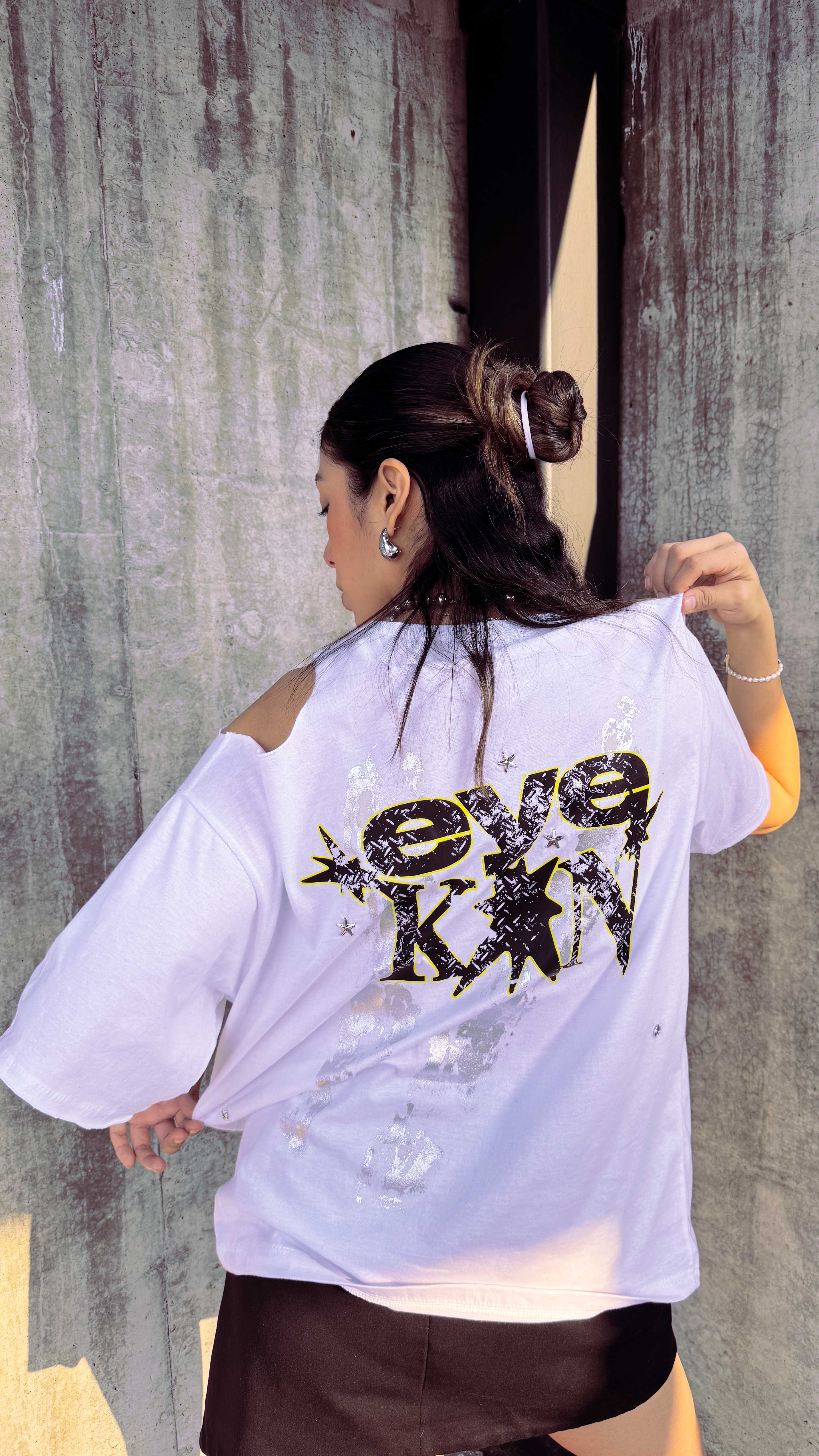 Katseye Playera Asimetrica Eyekon